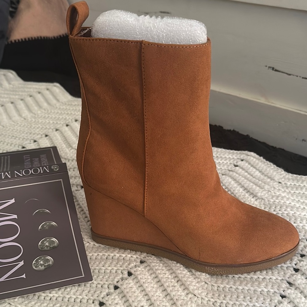 Women's Tan Suede Wedge Boots